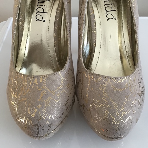 Pretty BRIDA Closed Toe Platform Heels. - Picture 4 of 8